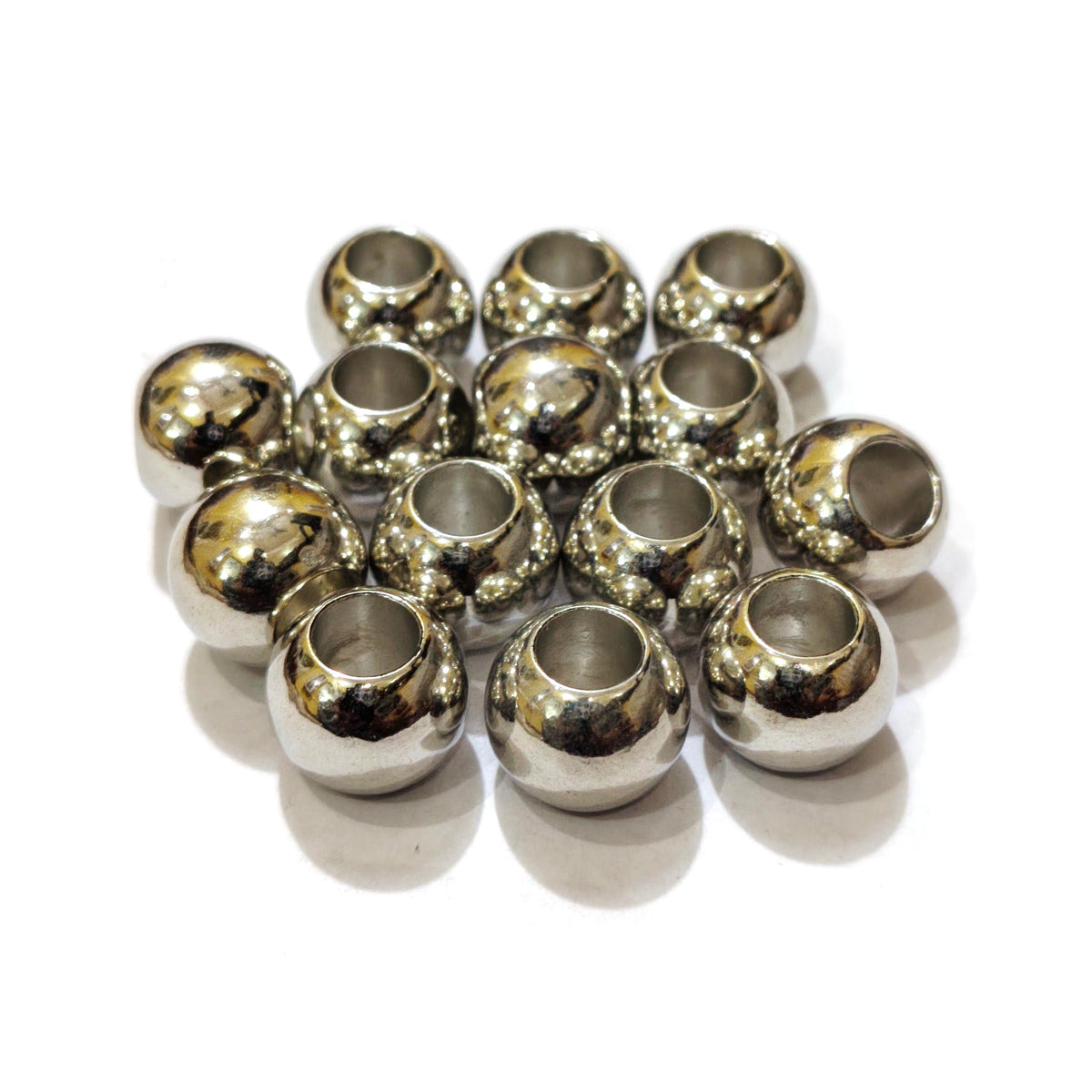 20 PIECES PACK' Premium 12 mm acrylic beads with a brilliant nickel/rhodium silver finish' Lightweight and perfect for jewelry making, spacers, and crafts.
