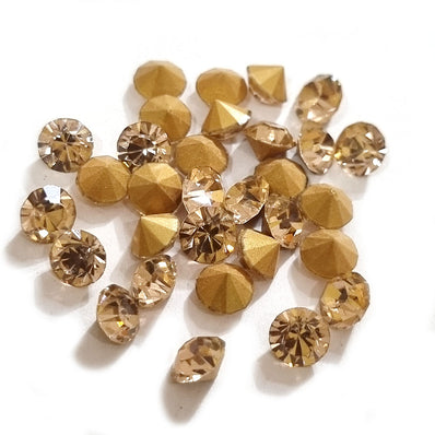 Point Back CHATONS, GLASS RHINESTONE, SOLD PER PACK OF 144 PCS, SIZE SS-23