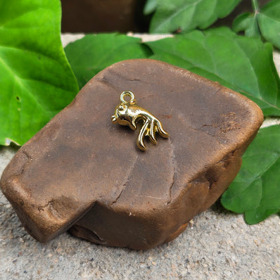 1 PIECE PACK' APPROX 13x7 MM SIZE 'GOLD FISH STAINLESS STEEL ELEGANCE MINI CHARMS