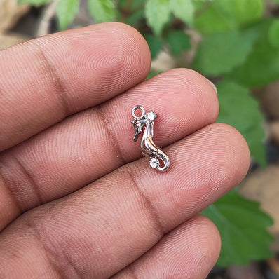 1 PIECE PACK' APPROX 14x5 MM SIZE 'SEA HORSE STAINLESS STEEL ELEGANCE MINI CHARMS
