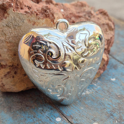 1 PIECE PACK' SILVER PLATED ACRYLIC SMOOTH HEART CHARM IN SIZE ABOUT 54-55 MM