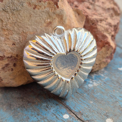 1 PIECE PACK' SILVER PLATED ACRYLIC SMOOTH HEART CHARM IN SIZE ABOUT 40-42 MM