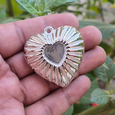 1 PIECE PACK' SILVER PLATED ACRYLIC SMOOTH HEART CHARM IN SIZE ABOUT 40-42 MM