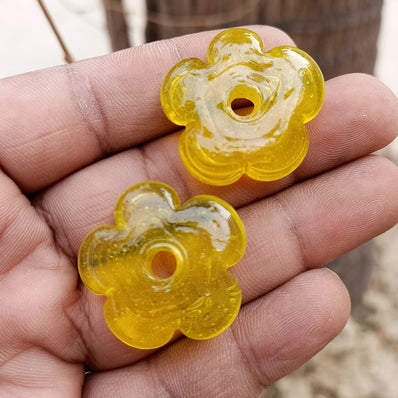 10 PIECES PACK' 30 MM APPROX DAISY GLASS BEADS