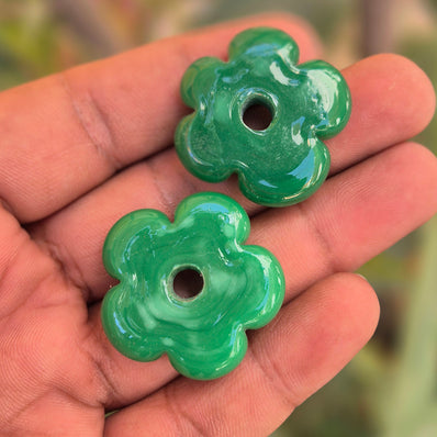 10 PIECES PACK' 30 MM APPROX DAISY OPAQUE GLASS BEADS