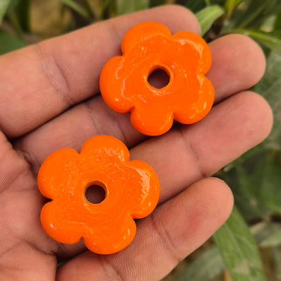 10 PIECES PACK' 30 MM APPROX DAISY OPAQUE GLASS BEADS