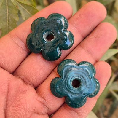 10 PIECES PACK' 30 MM APPROX DAISY OPAQUE GLASS BEADS