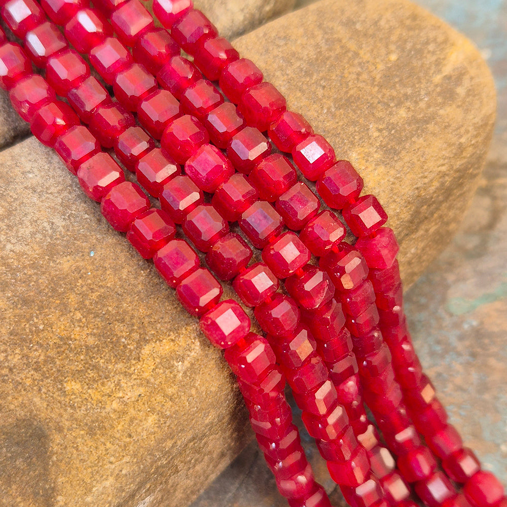JADE QUARTZ' 1 LINE/STRING PACK' SIZE APPROX 4-5 MM CUBE FACETED BEADS