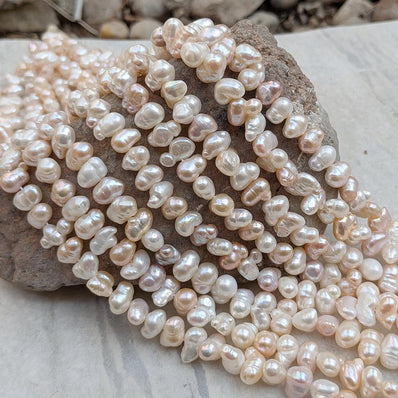 1 STRING PACK' BEAD COUNT' 60-62 PIECES' REAL FRESHWATER PEARL SIZE APPROX' 7-12 MM