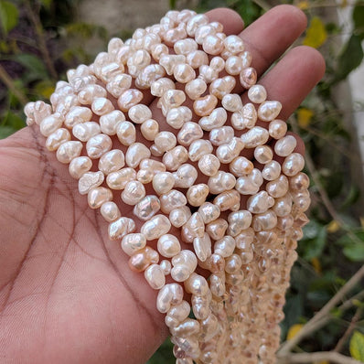 1 STRING PACK' BEAD COUNT' 60-62 PIECES' REAL FRESHWATER PEARL SIZE APPROX' 7-12 MM