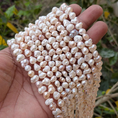 1 STRING PACK' BEAD COUNT' 60-62 PIECES' REAL FRESHWATER PEARL SIZE APPROX' 7-10 MM