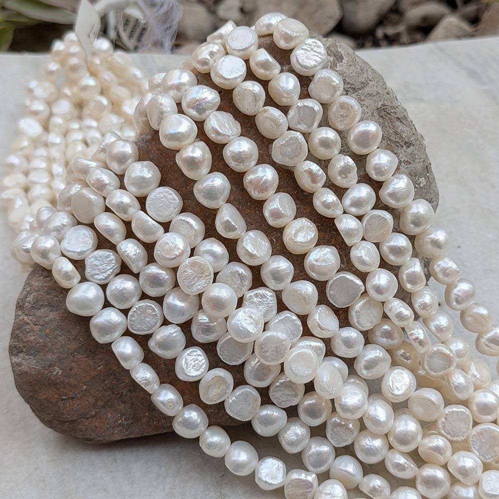 1 STRING PACK' BEAD COUNT' 49-50PIECES' REAL FRESHWATER PEARL SIZE APPROX' 8-9 MM