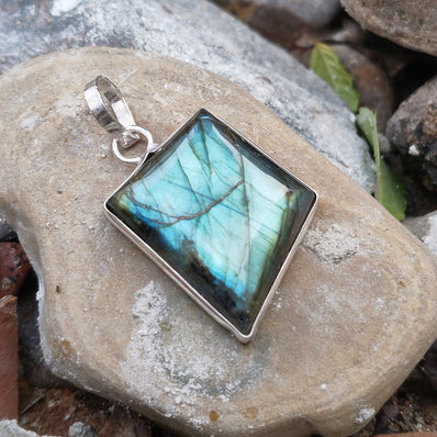 1 PIECE PACK' RARE LABRADORITE GEMSTONE PENDANT
