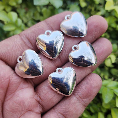 10 PCS PKG. SILVER PLATED ACRYLIC SMOOTH HEART CHARM IN SIZE ABOUT 20MM