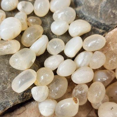 INDIAN WHITE CHALCEDONY STONE BEADS NATURAL 9-20 MM APPROX SIZE MINI TUMBLE NUGGET SHAPE, SOLD PER LINE 14 INCHES LONG, APPROX 55-60 BEADS
