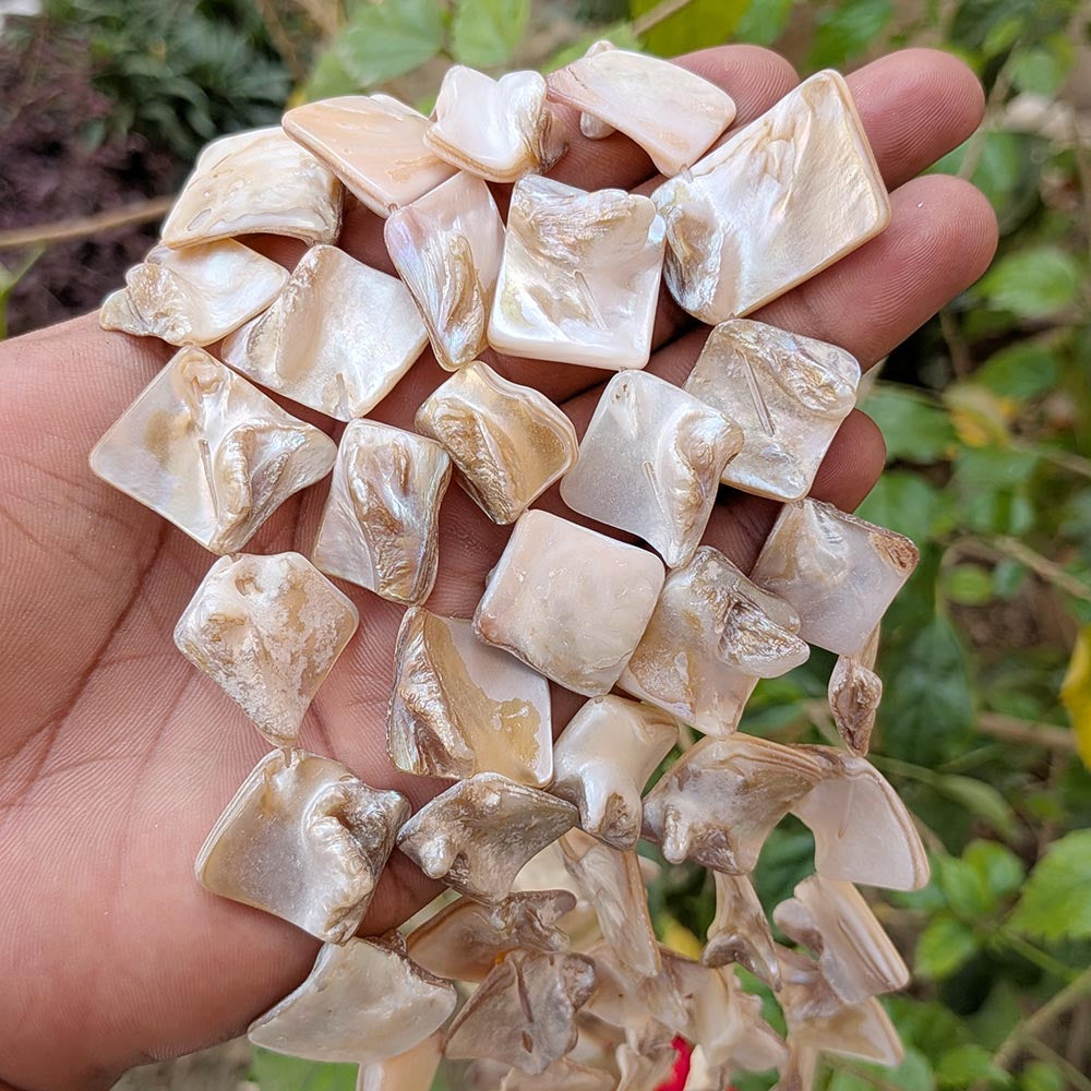 1 LINE/STRING PACK'SIZE APPROX' 16-22 MM' 15-16 PIECES' MOP SHELL BEADS