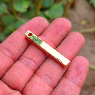 1 PIECE PACK' SIZE APPROX 40x4 MM' GOLD POLISHED SQUARE BAR PENDANT