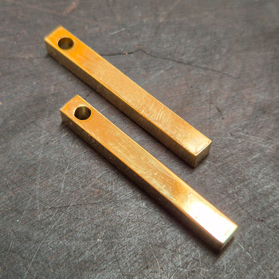1 PIECE PACK' SIZE APPROX 40x4 MM' GOLD POLISHED SQUARE BAR PENDANT