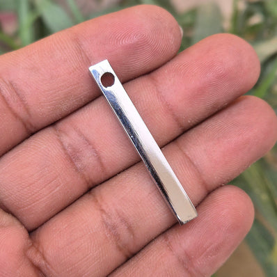 1 PIECE PACK' SIZE APPROX 40x4 MM' RHODIUM SILVER SQUARE BAR PENDANT