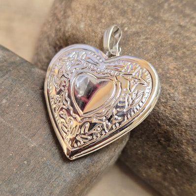 1 PIECE PACK, SIZE APPROX 28-29 MM' HEART SHAPED OPENABLE PHOTO LOCKET