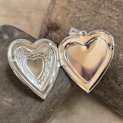 1 PIECE PACK, SIZE APPROX 28-29 MM' HEART SHAPED OPENABLE PHOTO LOCKET