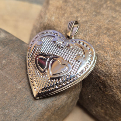 1 PIECE PACK, SIZE APPROX 28-29 MM' HEART SHAPED OPENABLE PHOTO LOCKET