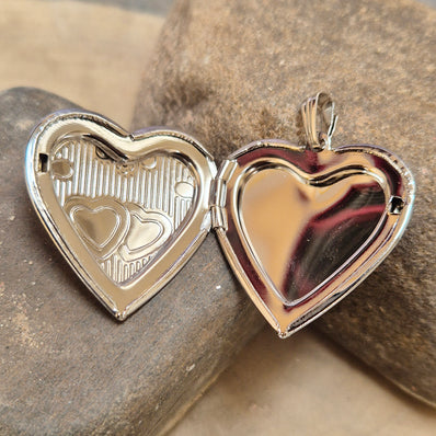 1 PIECE PACK, SIZE APPROX 28-29 MM' HEART SHAPED OPENABLE PHOTO LOCKET