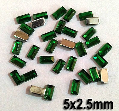 500 PCS Acrylic Craft Gems Kundan Stone Used in Nail Art, Clothing, Jewelry adornment, Crafts  etc. Not adhesive Flat Back can use glue to finish your project