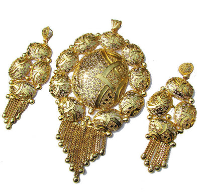 Very large Size (Palm Size) classical Pendant set for bold jewellery