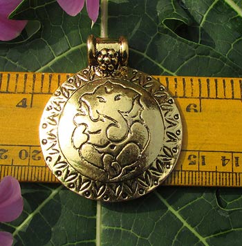 Beautiful silver And gold temple pendant Size Scale